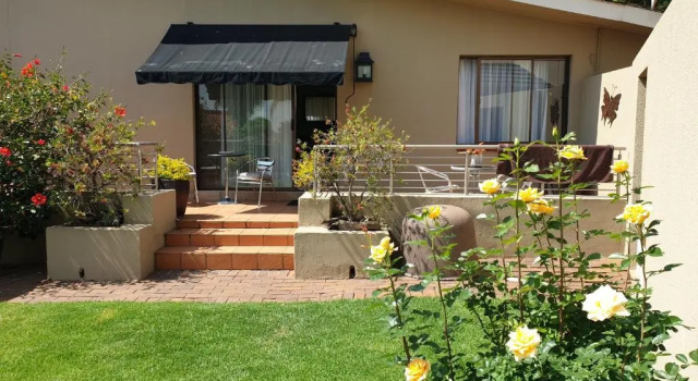 Апартаменты Deluxe 125 on Van Buuren Road Guest House