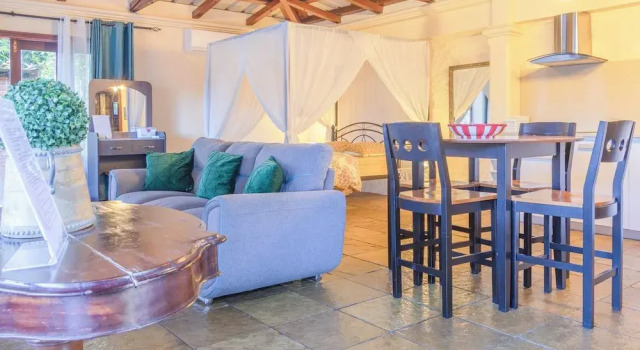 Laurels Villas