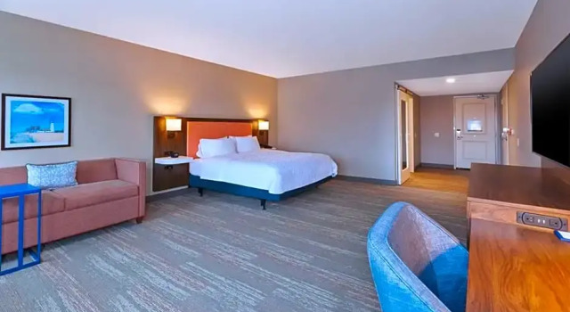 Двухместный номер Standard с видом на воду Hampton Inn Cape Cod Canal
