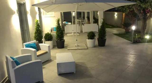Люкс Deluxe InVilla Bed&Breakfast - Quality Rooms