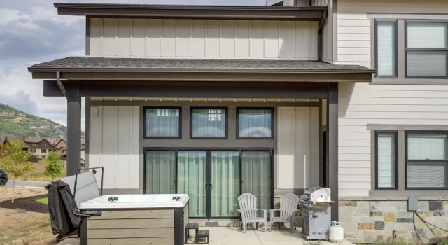 2 Mi to Deer Valley Resort: Townhome w/ Hot Tub, Book Hotel Hoteller i Heber City med parkering, Parkering