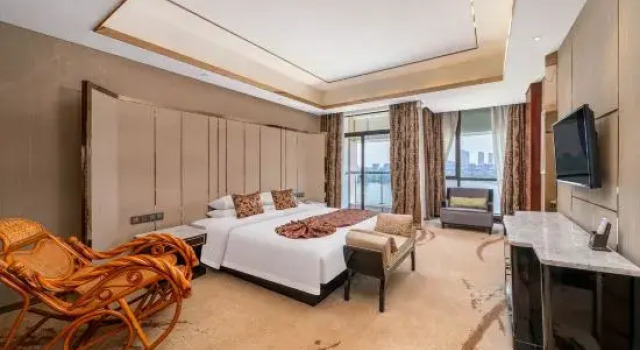 Люкс Executive с балконом и с видом на озеро Lanxi Xingmao Resort Hotel
