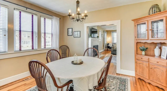 Коттедж Charming Smithfield House: Walk to Downtown!