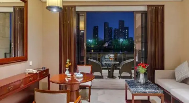Двухместный номер Business с видом на озеро Tongquetai New Century Hotel Tongling Anhui
