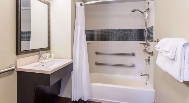 Четырёхместный люкс с 2 комнатами Sonesta ES Suites Atlanta Alpharetta Avalon