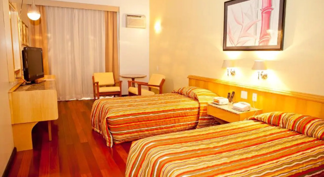Номер Deluxe Ritz Plaza Hotel