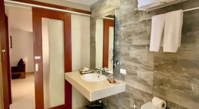 Люкс с балконом Aloha Boracay Hotel
