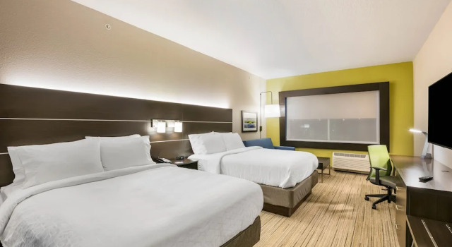 Четырёхместный люкс Holiday Inn Express & Suites Jacksonville - Town Center by IHG