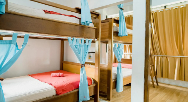 Cama en dormitorio compartido OstiC House