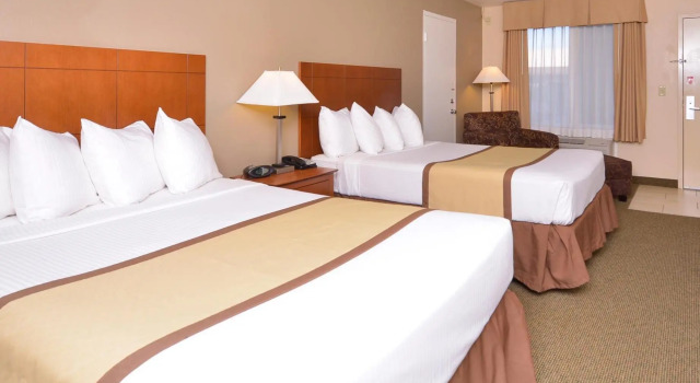 Четырёхместный номер Standard Quality Inn & Suites Williamsport