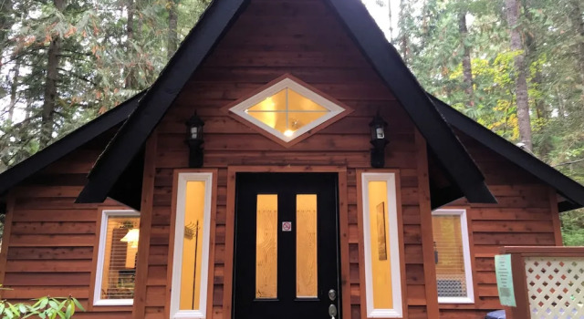 Glacier Springs Cabin 16 - This is a Great Cottage With an Outdoor hot tub, Prenota Casa vacanze Warnick Stati Uniti