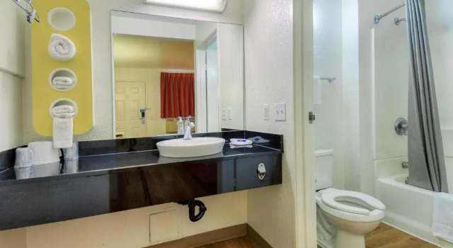 Четырёхместный номер Deluxe Motel 6 Chino, CA - Los Angeles Ontario