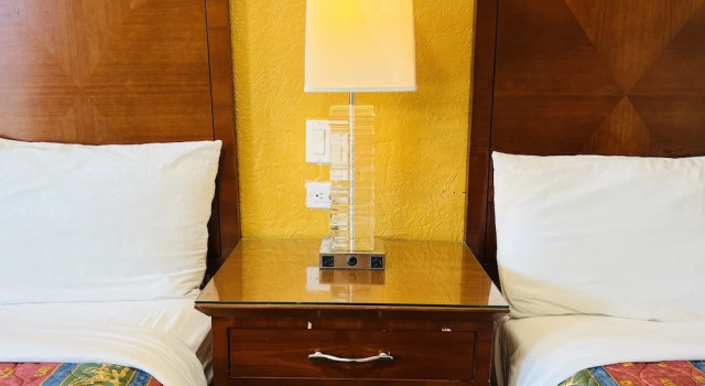 Четырёхместный номер Standard Relax Inn Lawton