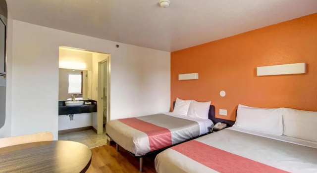 Четырёхместный номер Standard Motel 6-Amherst, OH - Cleveland West - Lorain