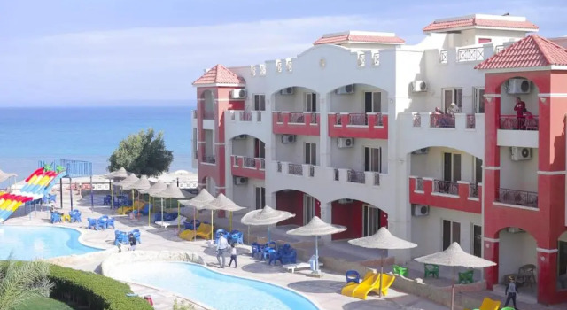 Трёхместный номер Standard с видом на бассейн La Sirena Hotel & Resort - Families only