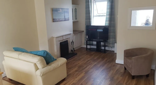 3 Bed Newly Renovated Cork city Sleeps 5, Забронировать Отель Корк Графство Корк, рядом с Ирландский национальный университет в Корке