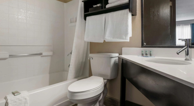 Четырёхместный номер Standard Best Western Edinburgh/Columbus