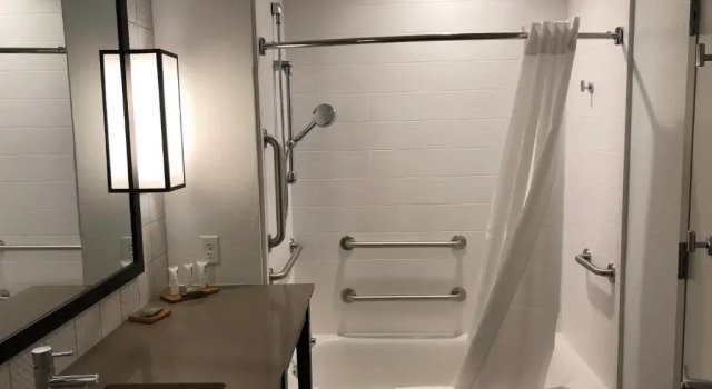Четырёхместный номер Standard Country Inn & Suites by Radisson, Flagstaff Downtown, AZ