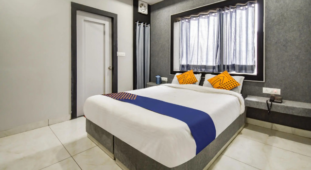 SPOT ON 74760 Hotel Surya Palace