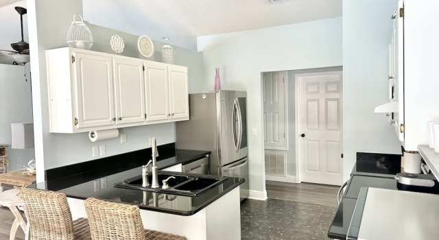 Коттедж с 4 комнатами Bayou Breeze 4 Bedroom Home by RedAwning