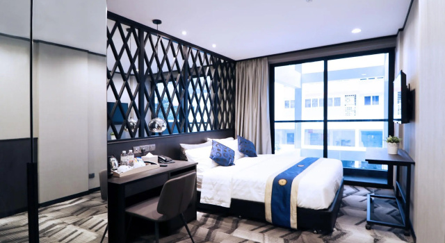 Двухместный номер Premier с балконом Hotel NuVe Urbane