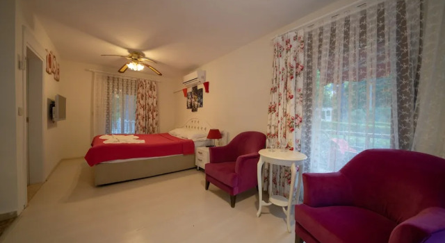 Номер Comfort с балконом и с видом на бассейн Zümrüt Çıralı Boutique Hotel