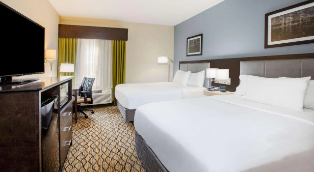 Четырёхместный номер Standard Wingate by Wyndham Roseville/Detroit