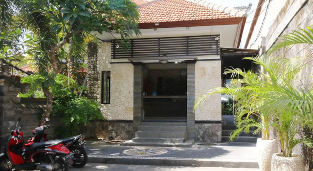 Airy Raya Legian 120 Kuta Bali, Забронировать Отель Кута Бадунг, рядом с Vihara Dharmayana Buddhist Temple