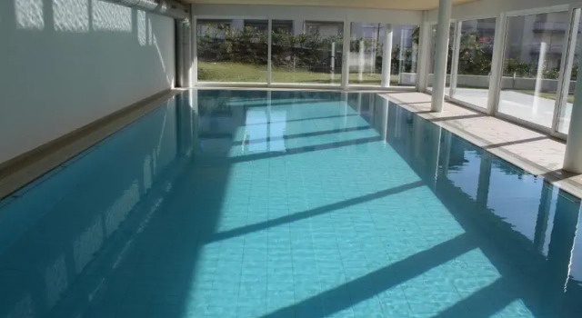 Апартаменты Indoor Swimming Pool, Sauna, Fitness, Private Gardens, Spacious Modern Apartment