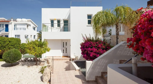 Infinity 4 bedroom Luxury Villa in Kissonerga
