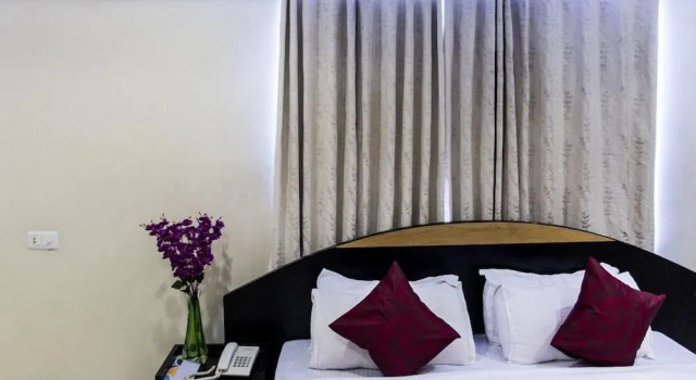 Hyber Hotel's- Gachibowli, Rezerwuj Hotel Secunderabad 