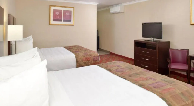 Четырёхместный номер Standard Pacific Shores Inn - Morro Bay