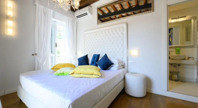 Двухместный номер Deluxe с балконом и с видом на город Domus Spagna Frattina Prestige Suite