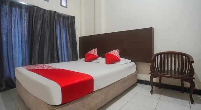 Icha Homestay by OYO Rooms, Book Hotel Hotels in Sulawesi with Parking, Parking