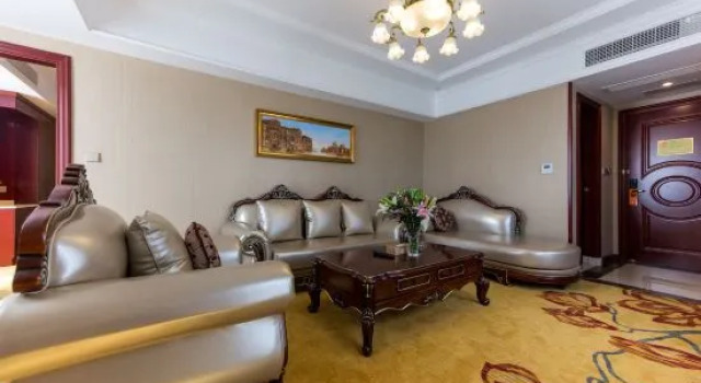 Люкс Deluxe Vienna Hotel Songjiang Wanda Guangfulin Road