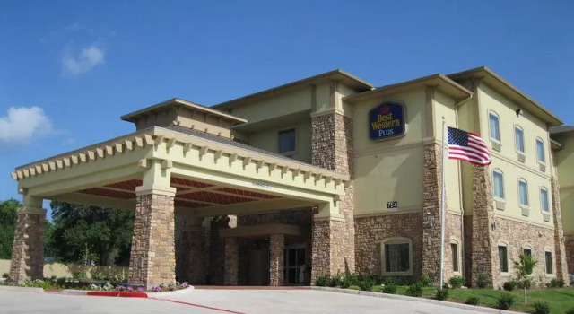 Кровать в общем номере Best Western Plus Goliad Inn & Suites