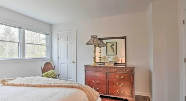 Lovely Highland Home w/ Pool & Hot Tub!, Đặt Khách sạn Highland Ulster County