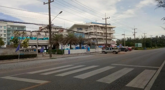 Mosaic Condominium by Malai, Забронировать Отель Отели Районг с парковкой, Парковка
