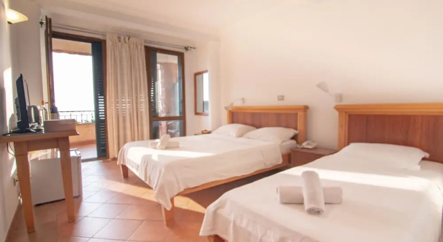 Трёхместный номер Comfort с балконом и с частичным видом на океан Apartments and Rooms Levantin Inn
