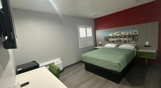 Hi-Way Host Motel