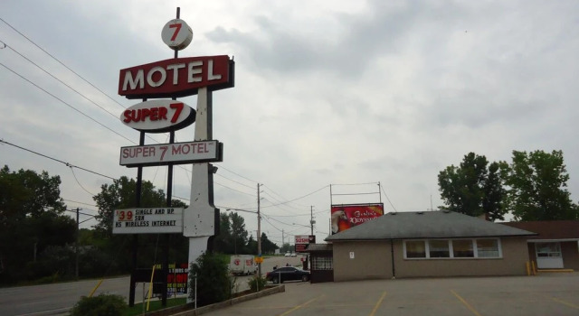 Super 7 Motel