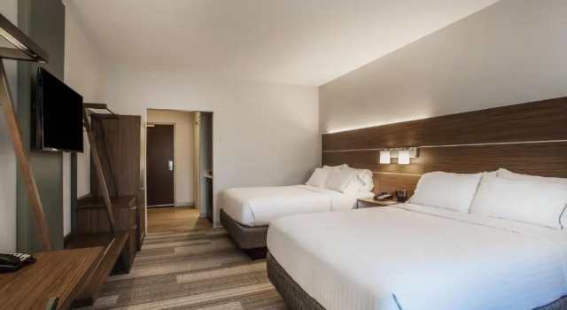 Четырёхместный номер Standard Holiday Inn Express & Suites Lexington Park California by IHG
