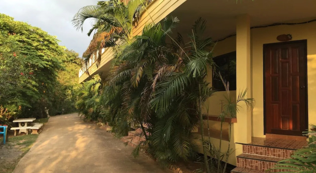Четырёхместный номер Standard с балконом Baan Ing Khao Resort