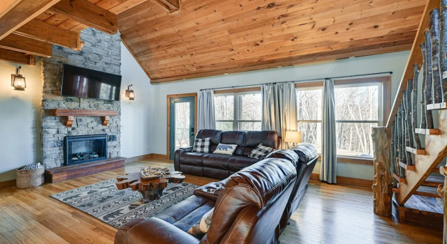 Коттедж Bryson City Cabin: Deck & Mountain-view Hot Tub