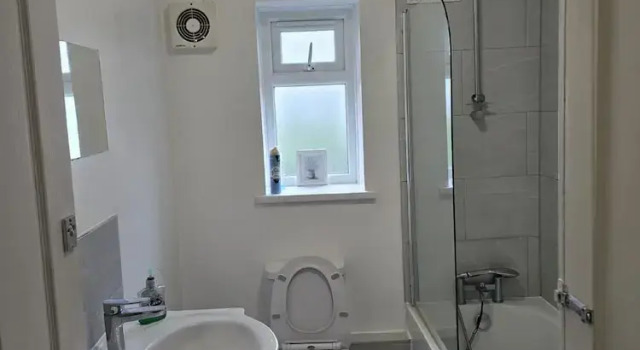 Номер Comfort LAuberge close Syon Lane Station and Heathrow