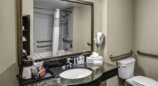 Четырёхместный номер Standard Hampton Inn and Suites Bakersfield / Highway 58