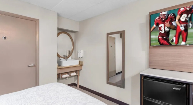 Четырёхместный номер Standard с балконом Red Roof Inn PLUS Chicago - Hoffman Estates