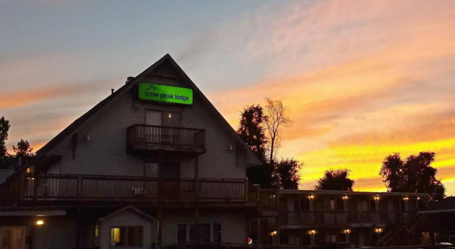 The Crow Peak Lodge, Забронировать Мини-отель Спирфиш Black Hills National Forest, рядом с Matthews Opera House &amp; Arts Center