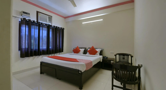 OYO 9963 Hotel Raja Palace
