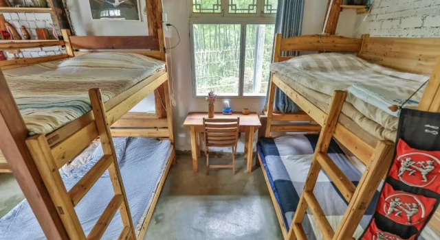 Кровать в общем номере Om Yoga Resort
